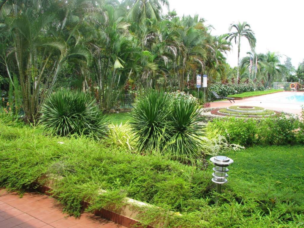 Mersing Merlin Inn Экстерьер фото